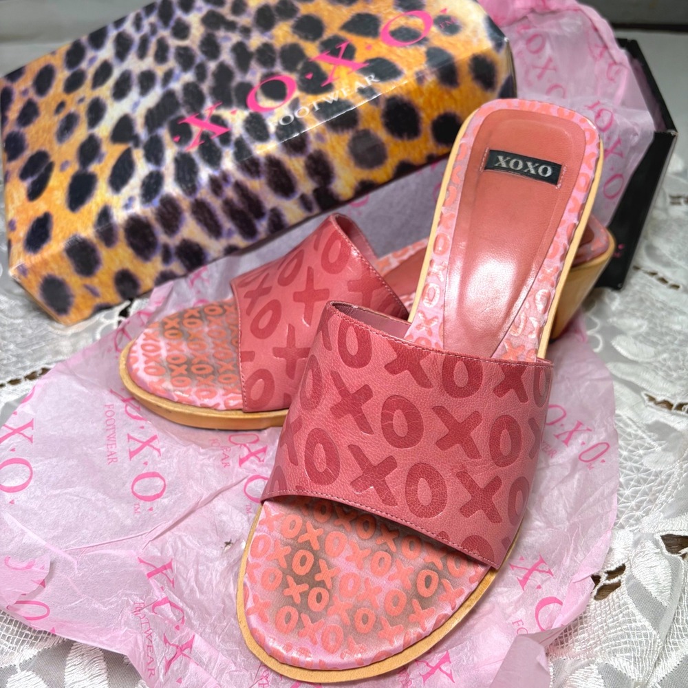 Rare Y2K XOXO Smooch Light Pink Logo Slide Sandals Wooden Kitten Heel Mules 8